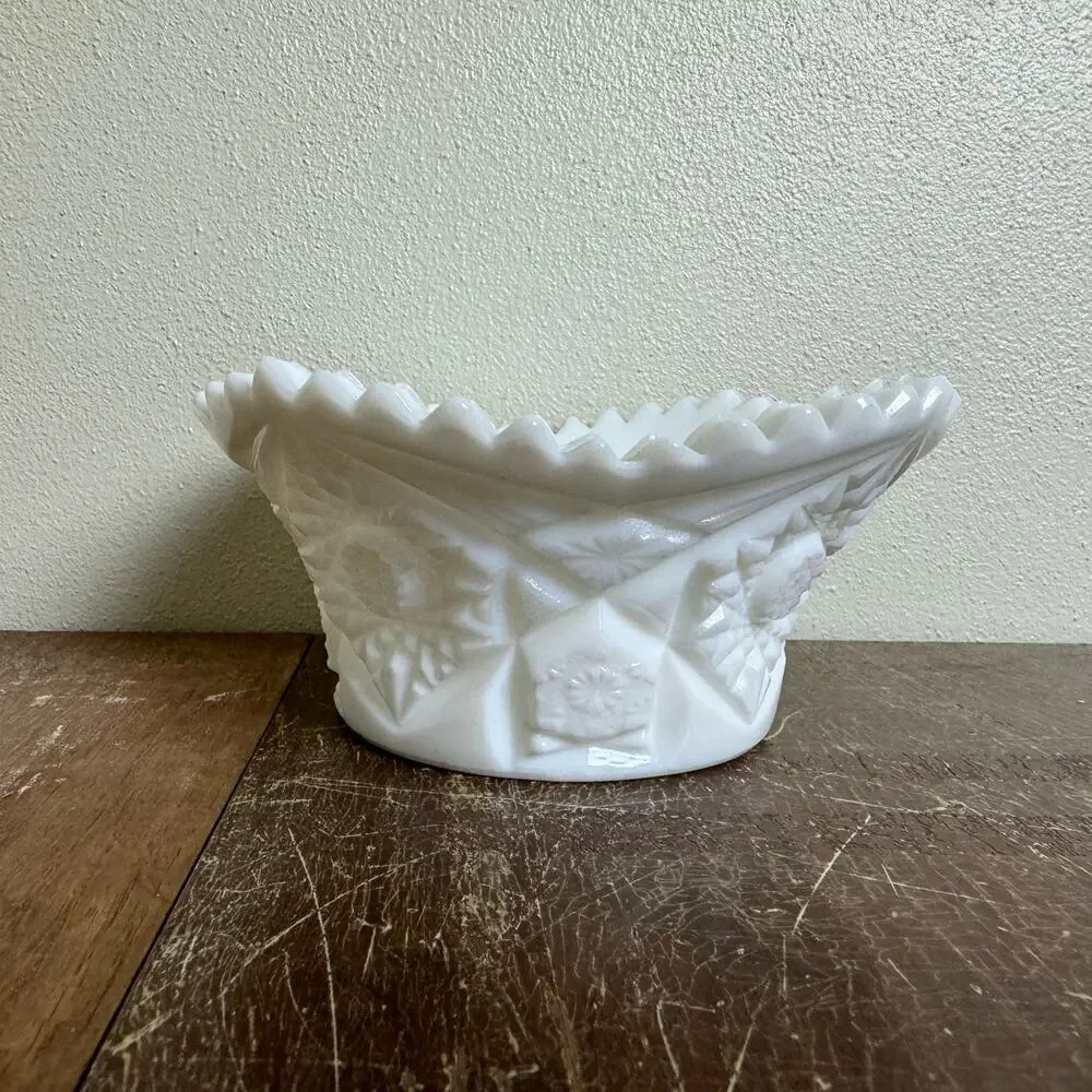 Vintage Milk Glass Sawtooth Square Hobstar‎ Starburst Catch All Candy Bowl